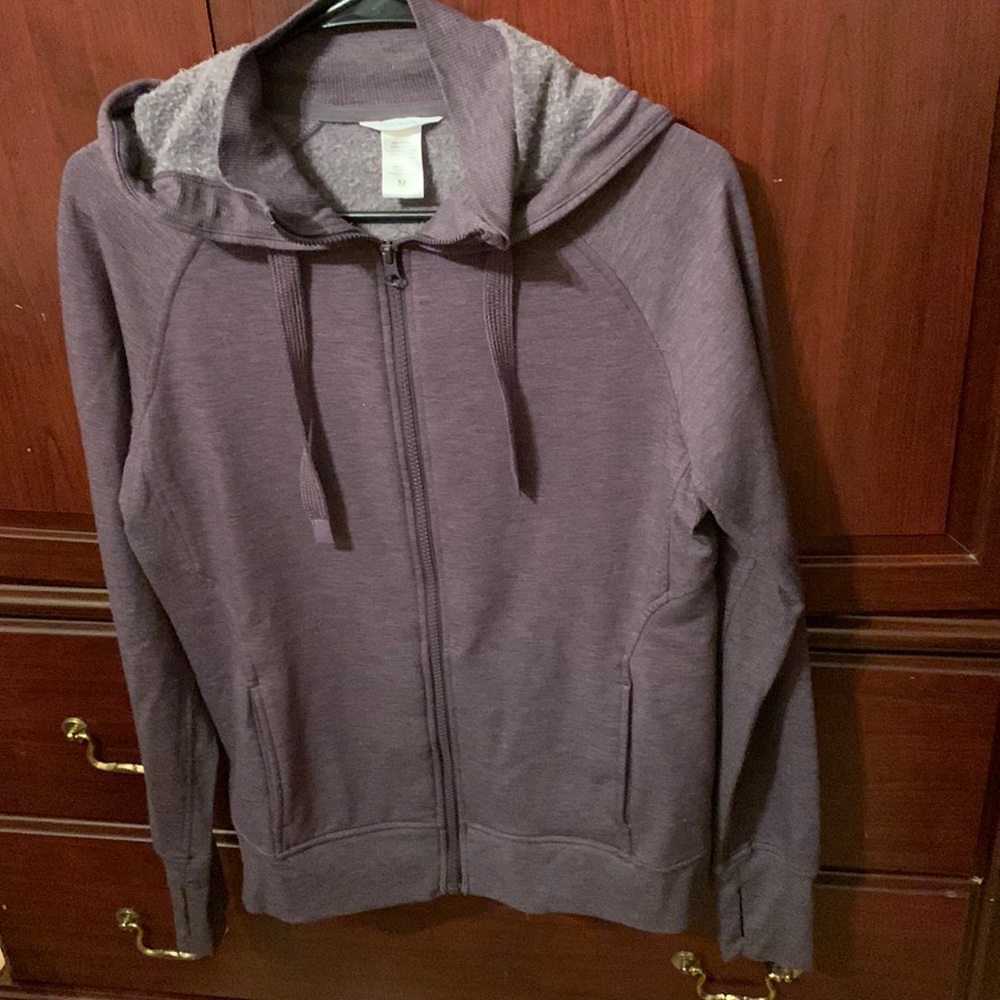 Cute zip up jockey hoodie.